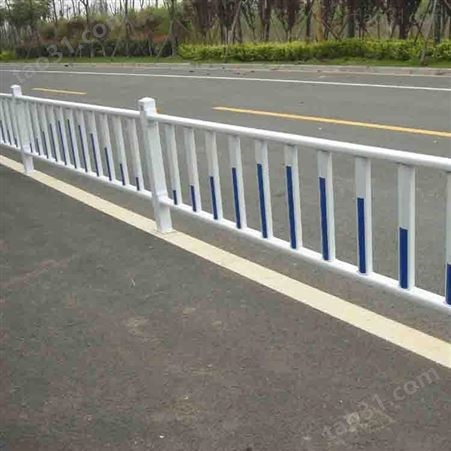 道路安全防护栏 马路隔离护栏 锌钢护栏规格