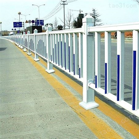 道路安全防护栏 马路隔离护栏 锌钢护栏规格