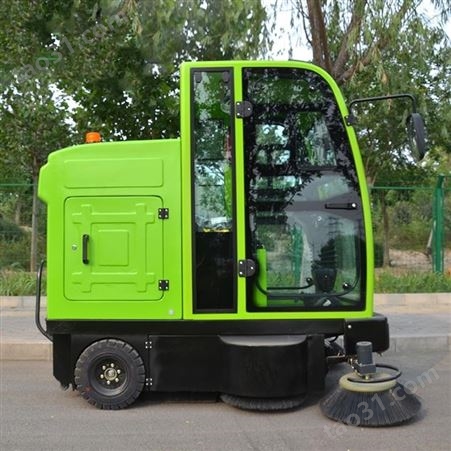 电动驾驶式扫地机直销新款电动扫路车